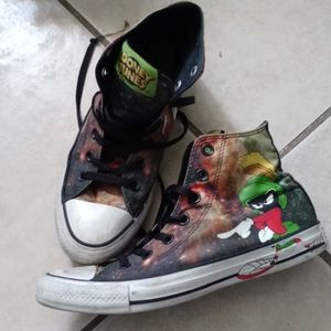 Looney tunes converse